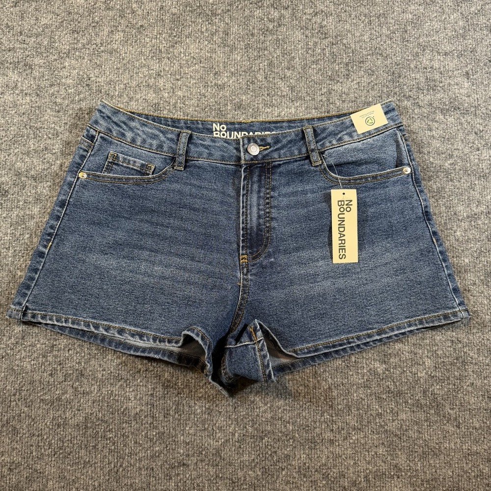 No Boundaries Denim High Rise Mom Jean Shorts Med Wash Size 10